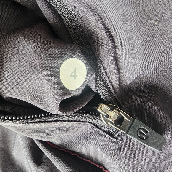 Lululemon Womens Running Tracker Short III Size 4 Zip Pocket Black Berry Rumble. - Picture 8 of 8
